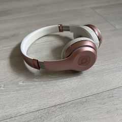 beats wireless headphone