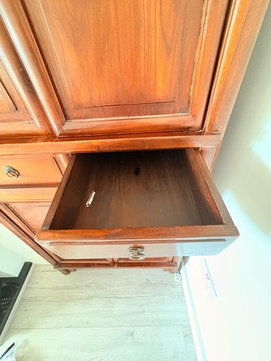 Chinese Cabinet