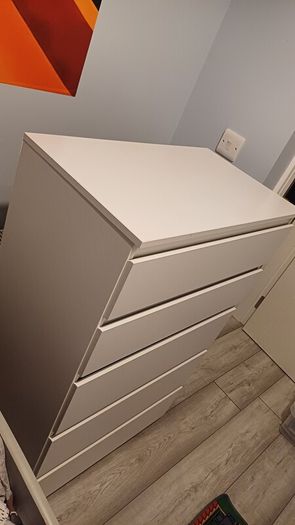 Chest of drawers