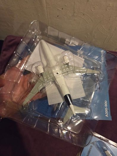 Brand New Airbus A350-900 1:400 scale model