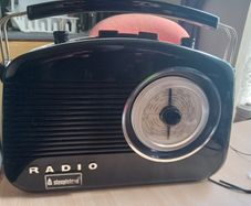 Steepletone 'Brighton' retro radio