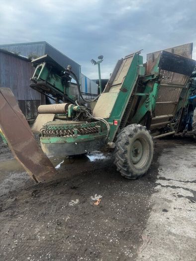 Beet harvester