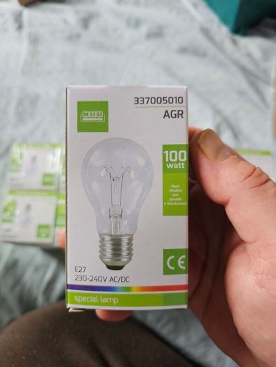 12 new E27 100W incandescent bulbs unused and boxed