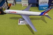 LAN Chile 1:200 scale model airplane, Boeing 767 aircraft