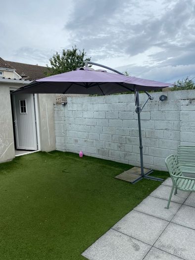 large umbrella / parasol