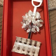 Newbridge snow shovel