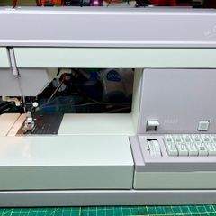 PFAFF 1051 Heavy Duty Sewing Machine - With IDT - Just serviced - Like new condition