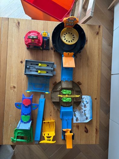 Hot Wheels - Set of various launchers