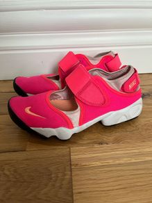 Pink Nike Air Rift