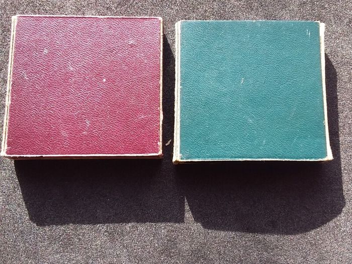 1951 Festival of Britain Crown Coins,- Complete Matching Pair ( Maroon and Teal Sets )