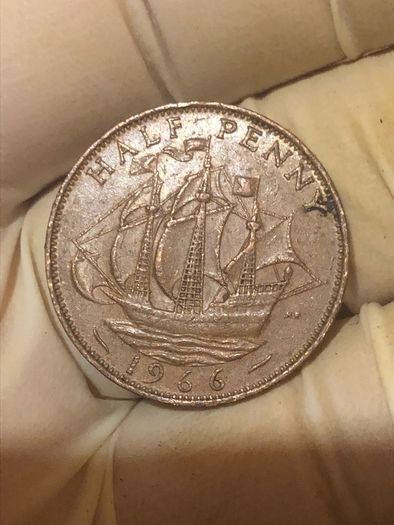 Elizabeth Halfpenny  x28 Pictures of each coin
