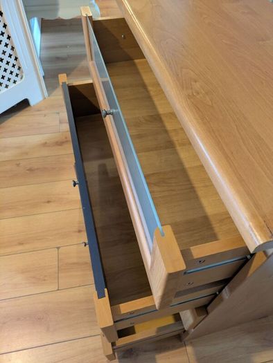 chest of drawers