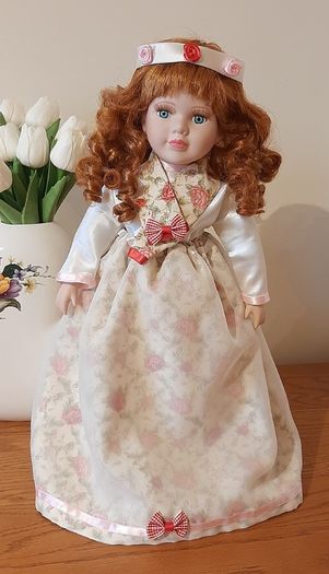 Porcelain dolls x 6