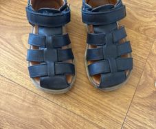 Boys' Froddo sandals size 29