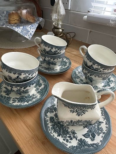 Vintage cup set