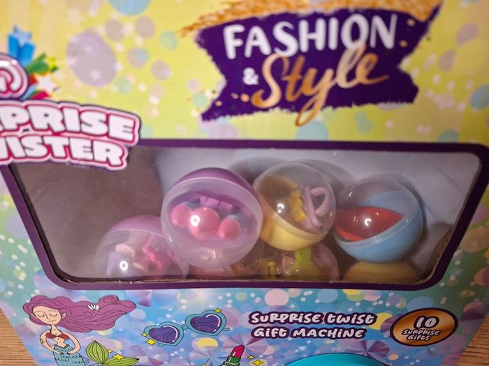 Surprise Twist Gift Machine