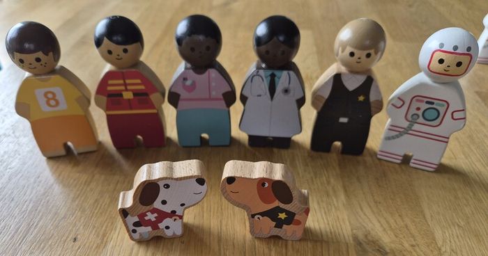 Wooden career figures X 8