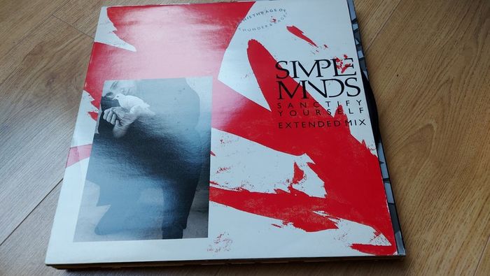 Varied batch of Vinyl records - all priced at 5 or 10 euro