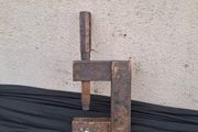 Vintage wood clamp possible to post