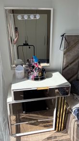 Makup dresser very very good condition