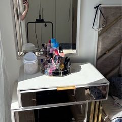 Makup dresser very very good condition