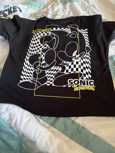Sonic the hedgehog tshirt