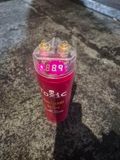 12 volt amplifier and capacitor