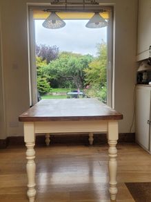 Strawbridge Table