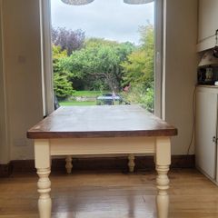 Strawbridge Table