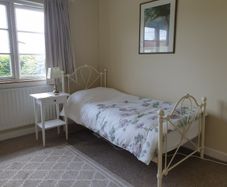 Lyon Cream metal bed