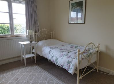 Lyon Cream metal bed