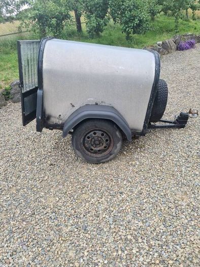 dog trailer