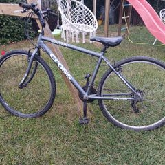Teen or adult CROSS Malvern BIKE 28in wheel size