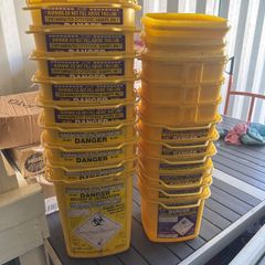 Brand new containers with lids