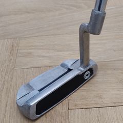 Odyssey Versa 330M Putter