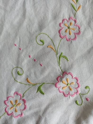 Small vintage Table cloth