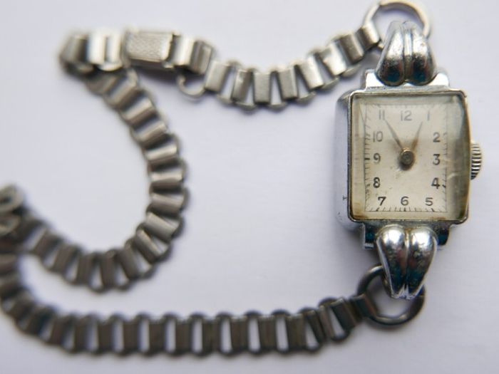 Vintage 1940 / 1950s art deco Silver Chrome Square Bezel Case Ladies watch / art deco cocktail watch, works well