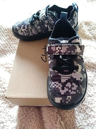 New Clarks runners junior 8G