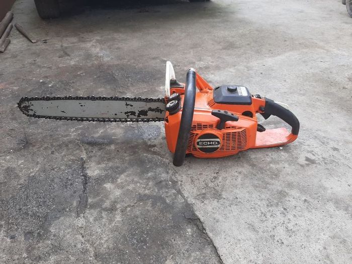 Old chainsaws