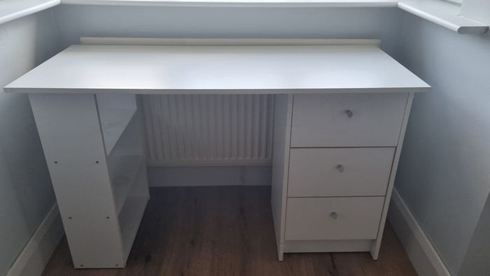 Free desk