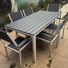 outdoor table and chairs