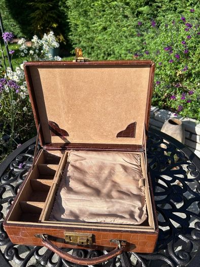 Antique Leather Jewellery Box