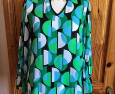 Joseph Ribkoff Ladies Green blue blouse size 10 includes post