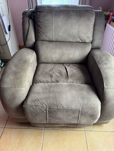 Electric recliner armchair