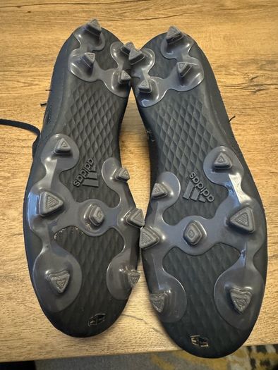 Soccer boots