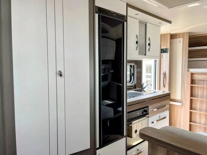 2023 Hobby 6 berth caravan, like new.