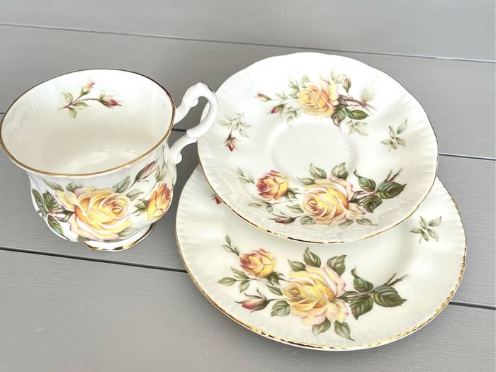 royal Standard tea trio