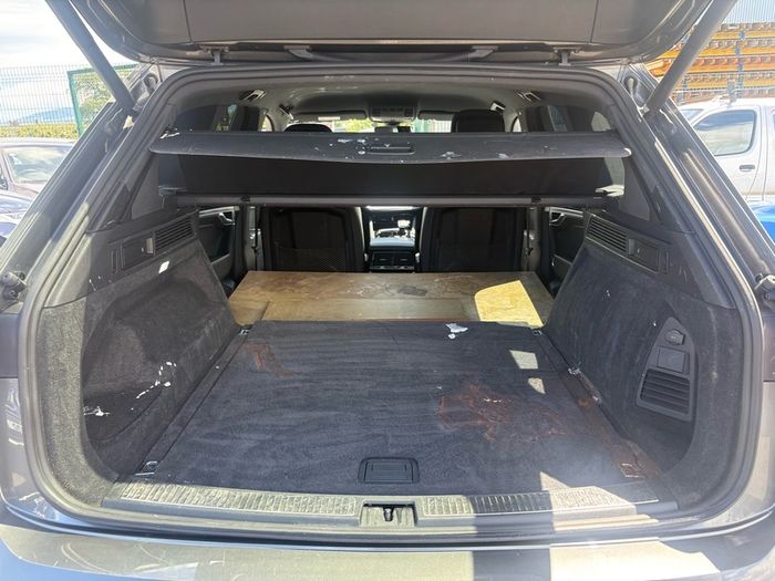 2019 Volkswagen Touareg R-Line Tech 3.0L TDI V6 Commercial
