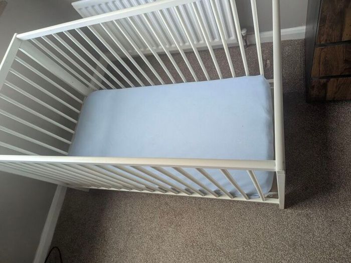 Gulliver Cot, mattress & sheets