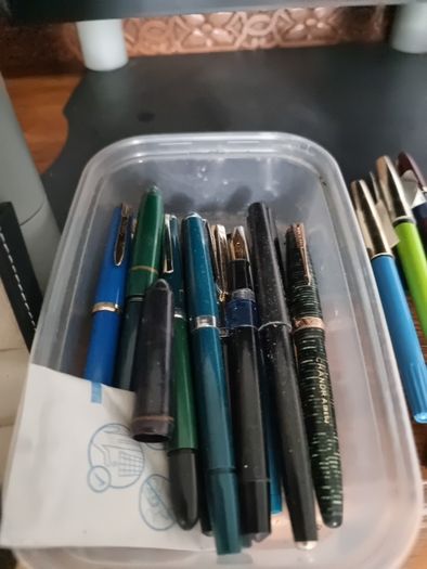 fountain pens , nibs , cases
